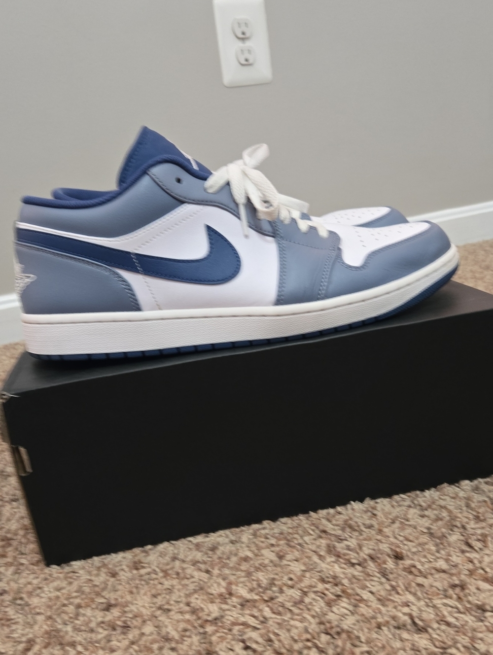 Nike Air Jordan 1 Low "Ashen Slate" - Picture 3 of 15